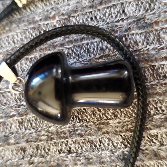 Black Glass mushroom necklace pendant - Picture 2 of 3